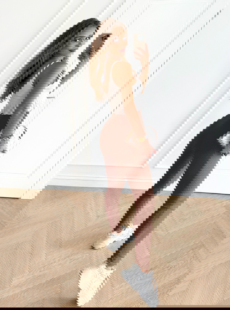 Prążkowane dopasowane legginsy...