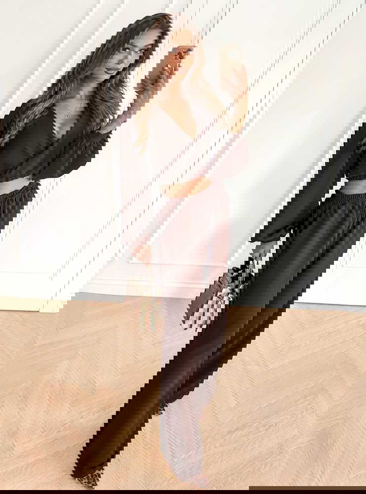 Czekoladowy komplet top z bufiastymi rękawami i długie spodnie Coralline