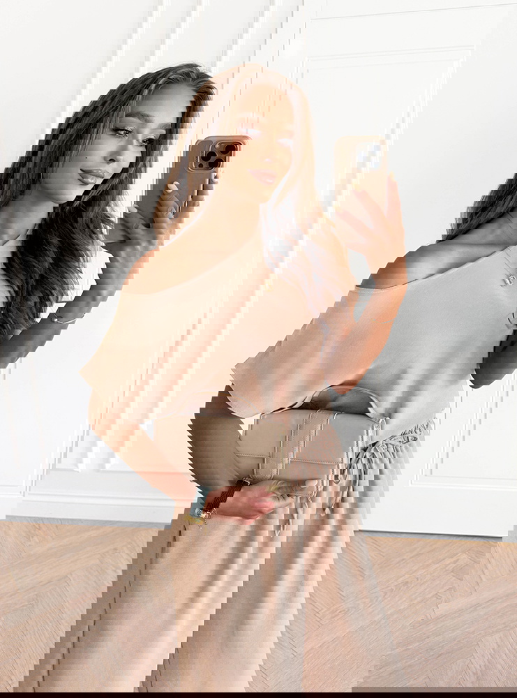 Beżowy komplet bluzka z krótkim...