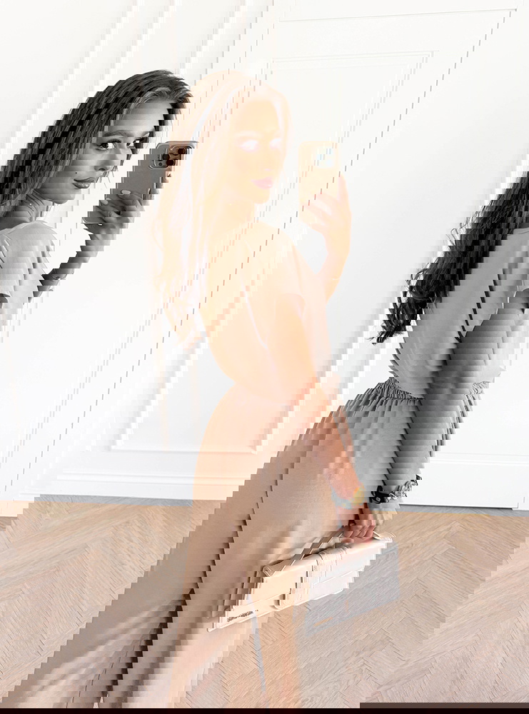 Beżowy komplet bluzka z krótkim...