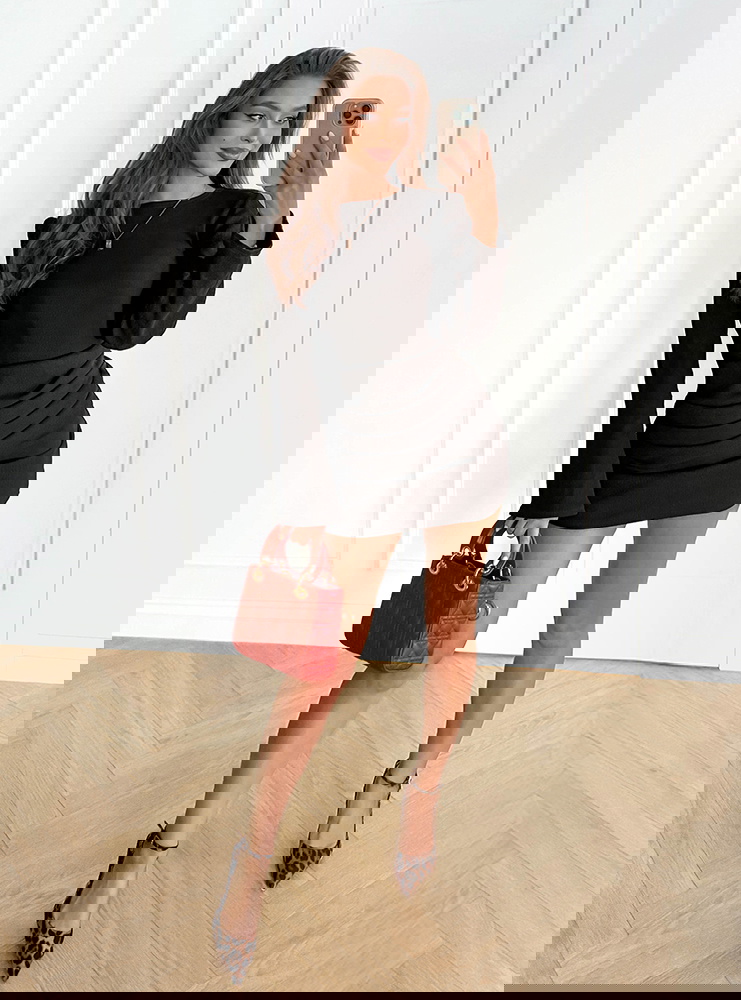 Czarna prążkowana sukienka mini Lovelie