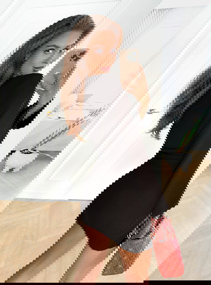 Czarna prążkowana sukienka mini Lovelie