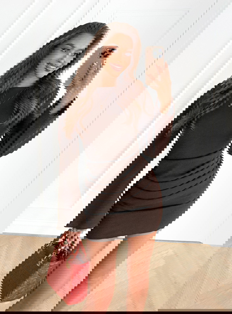 Czekoladowa prążkowana sukienka mini...