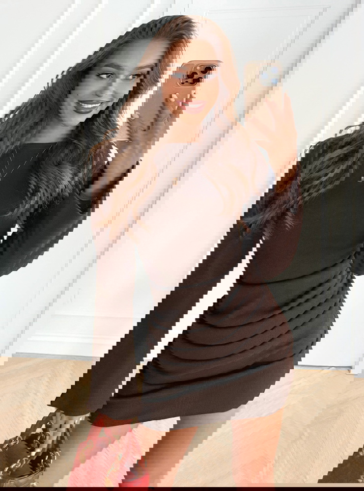 Czekoladowa prążkowana sukienka mini...