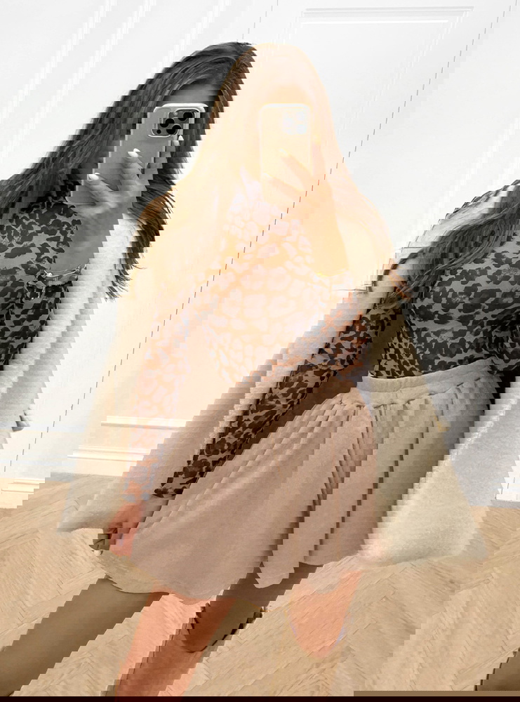 Beżowe prążkowane spodenki z gumką w...