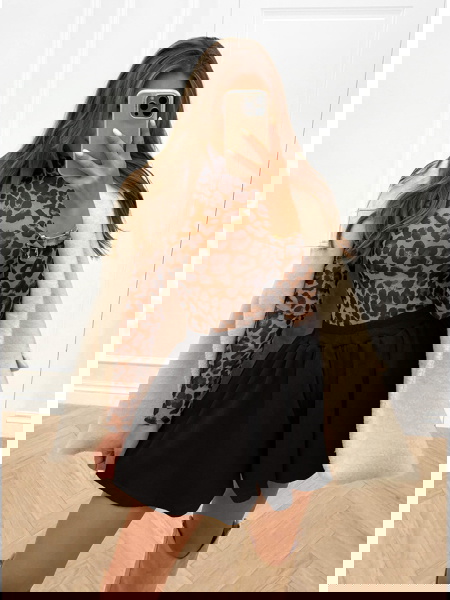 Czarne prążkowane spodenki...