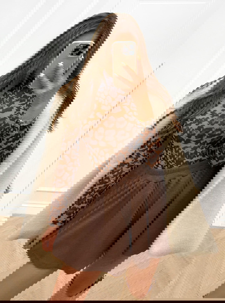 Prążkowane spodenki z gumką w pasie...