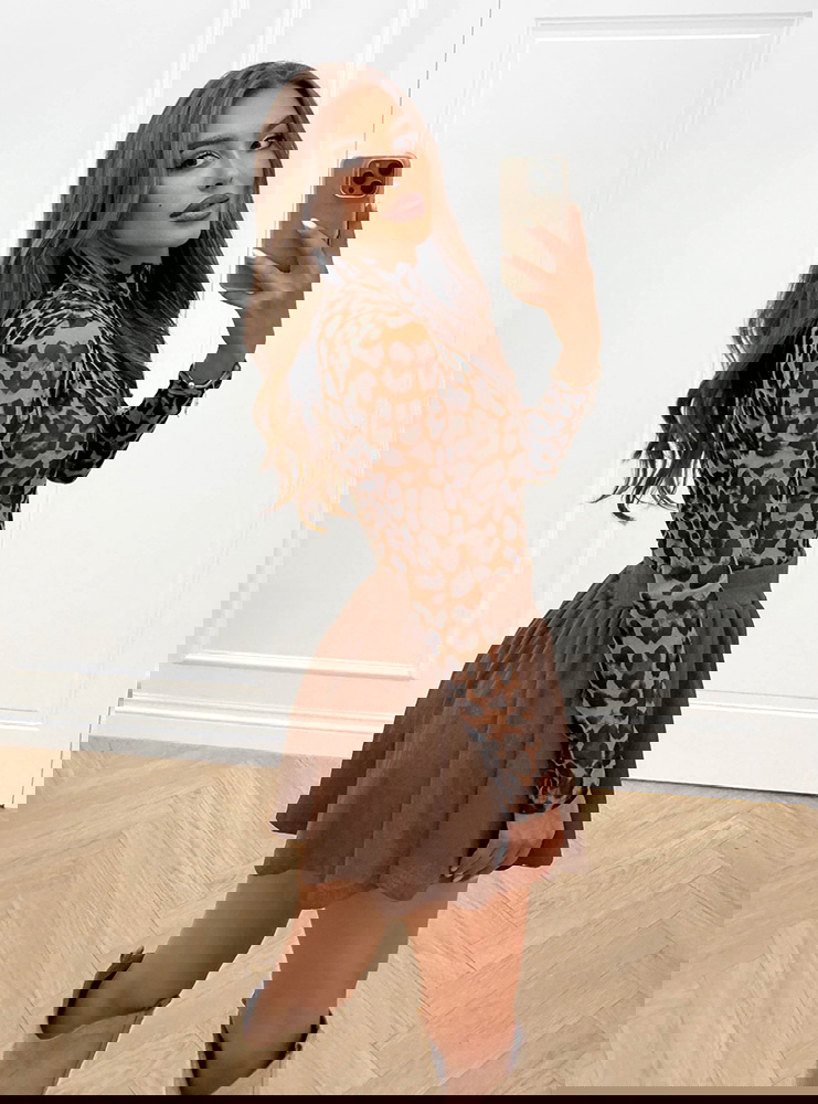 Prążkowane spodenki z gumką w pasie...