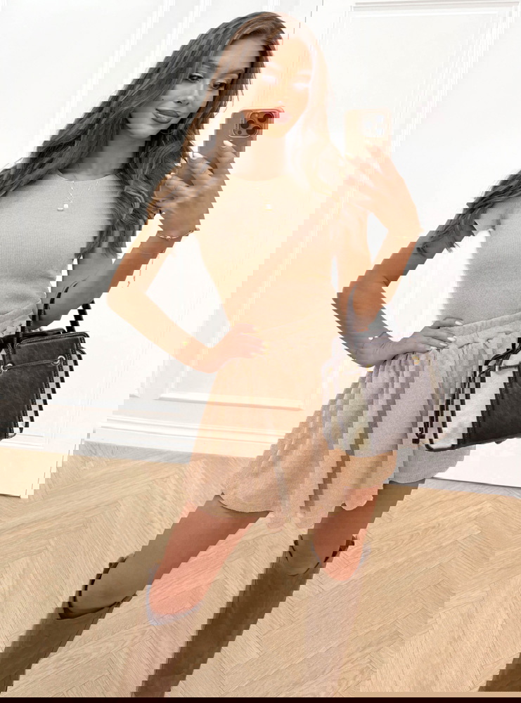 Beżowy komplet prążkowany bluzka i...