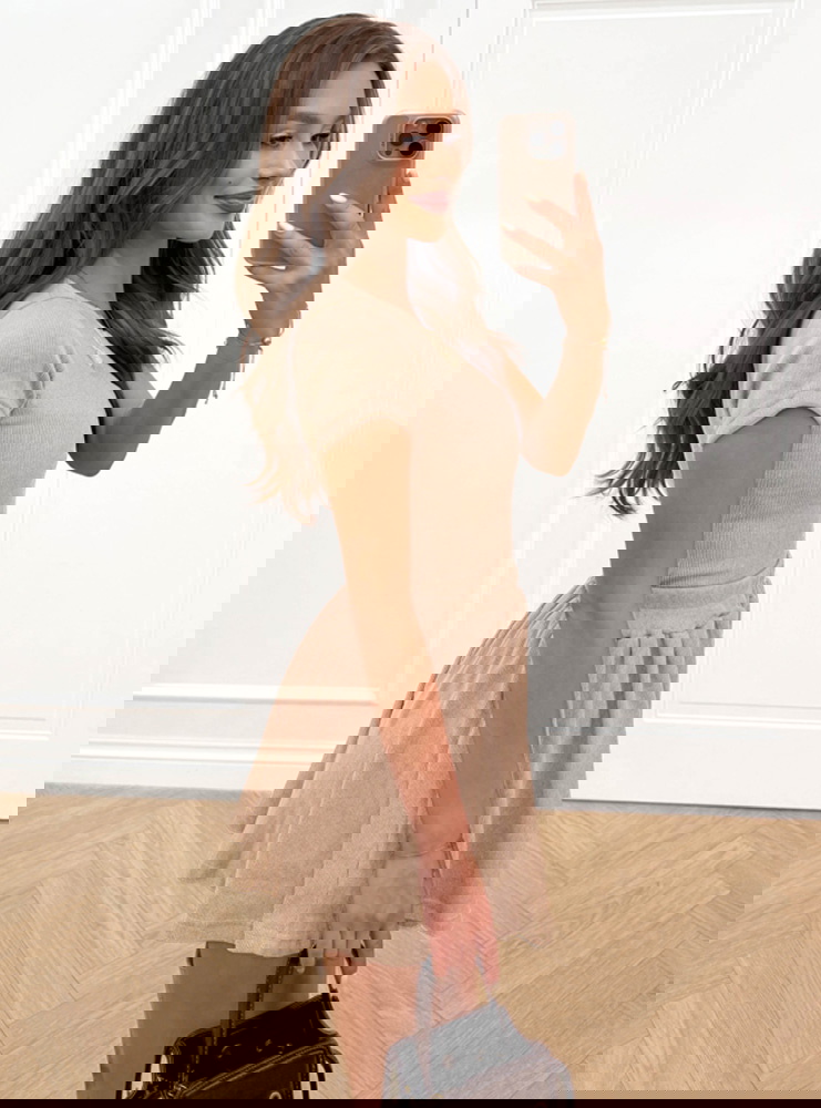 Beżowy komplet prążkowany bluzka i...