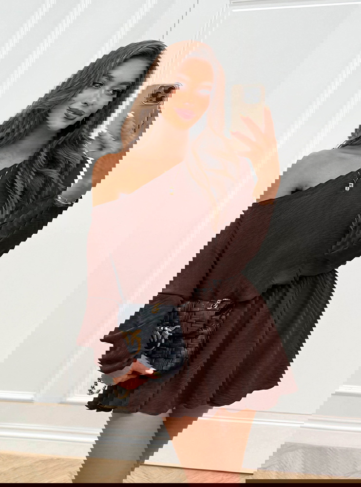 Czekoladowy kombinezon jak sukienka...