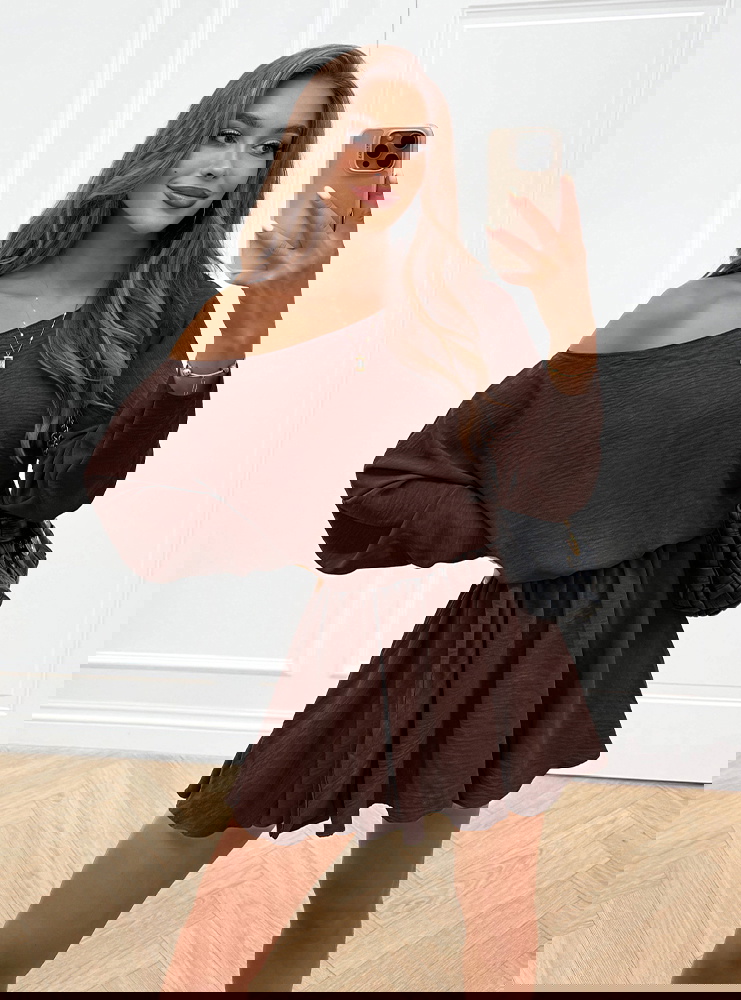 Czekoladowy kombinezon jak sukienka...