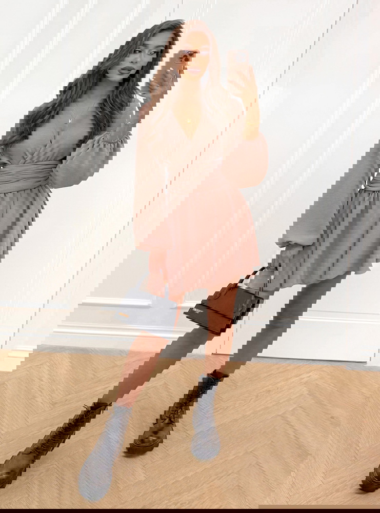 Kombinezon jak sukienka z bufiastymi...