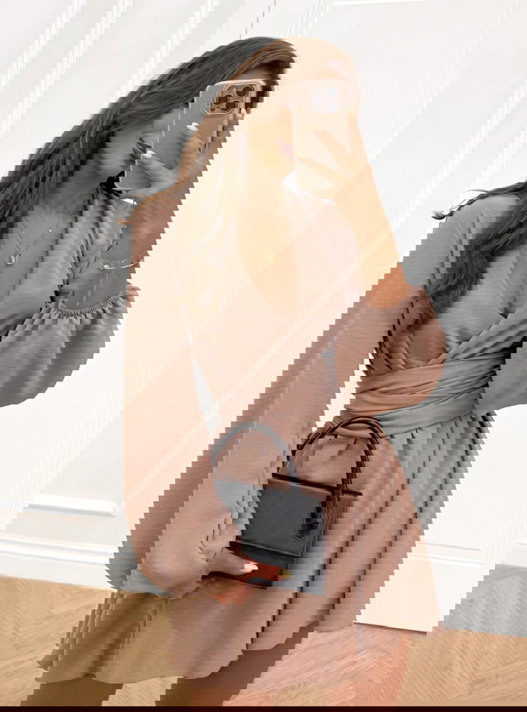 Kombinezon jak sukienka z bufiastymi...