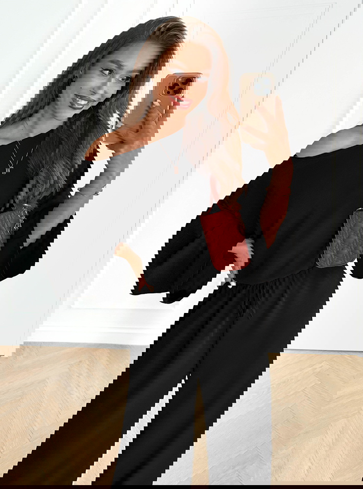 Czarny komplet koszulka i spodnie...