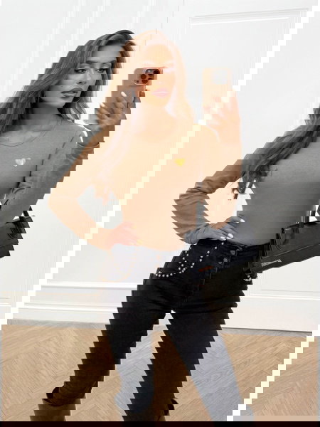 Ciemnobeżowa koszulka na...