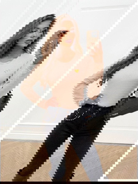 Jasnobeżowa koszulka na... 2