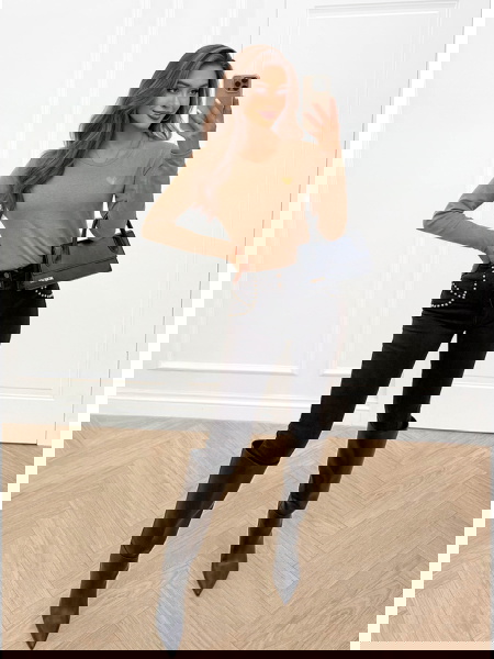 Ciemnobeżowa koszulka na... 2