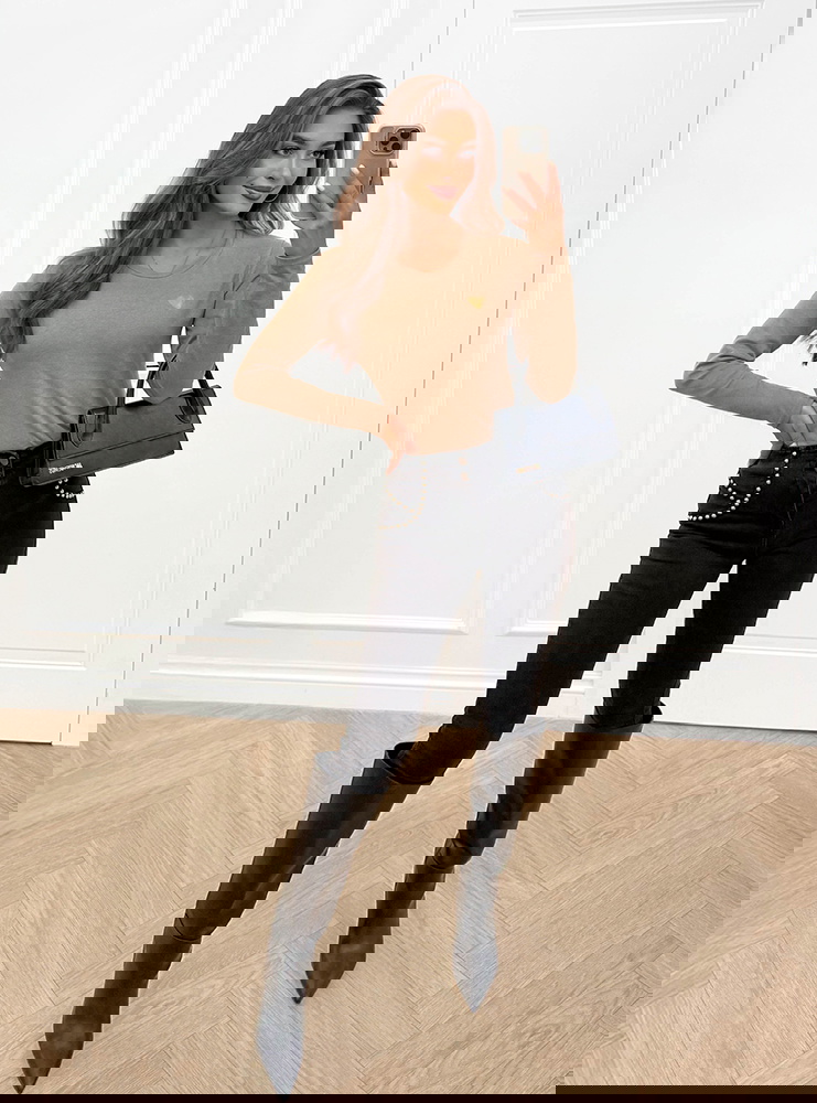 Ciemnobeżowa koszulka na długi rękaw...