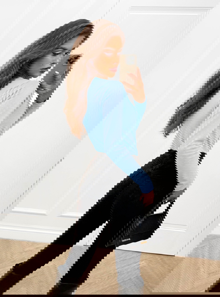 Błękitna koszulka na długi rękaw z...