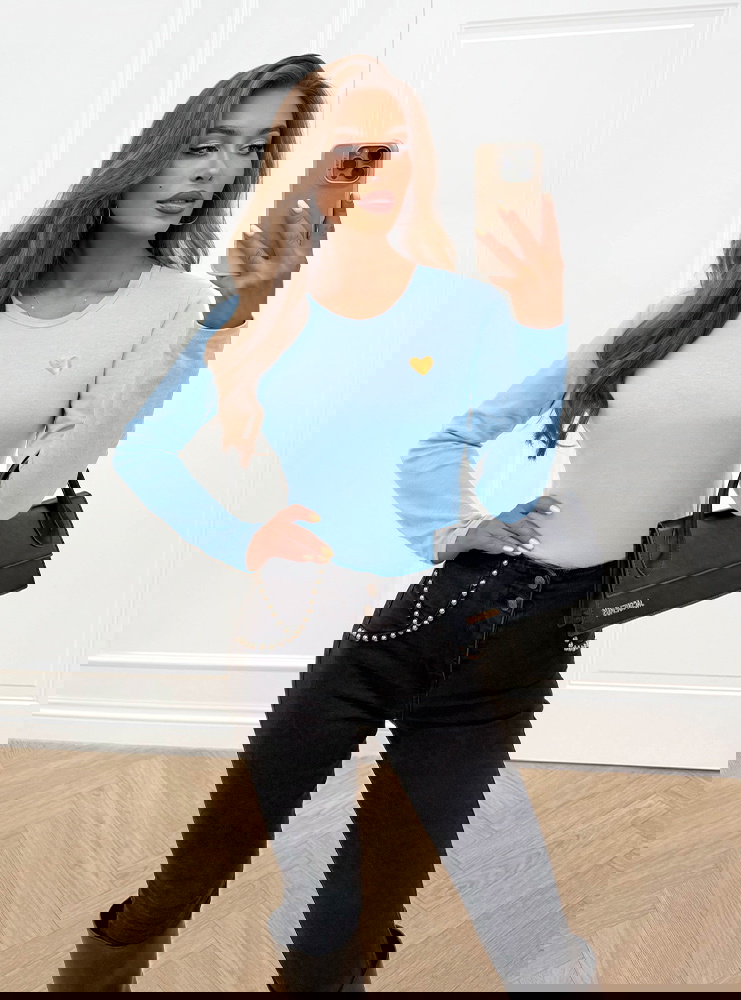 Błękitna koszulka na długi rękaw z...