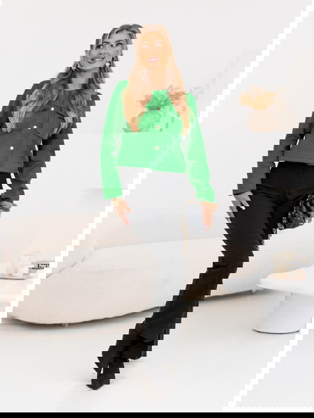 Zielona kurtka zapinana na...