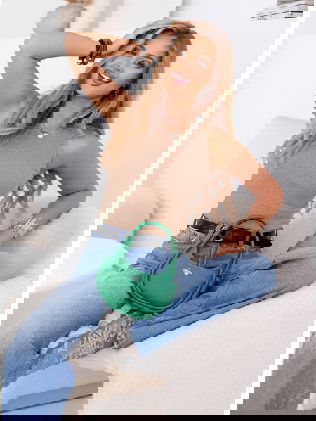 Beżowy prążkowany top na...