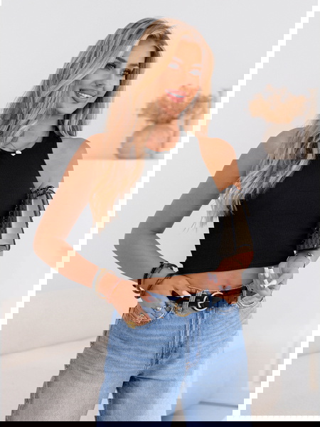 Czarny prążkowany top na... 2