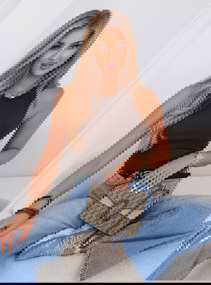 Czekoladowy prążkowany top na...