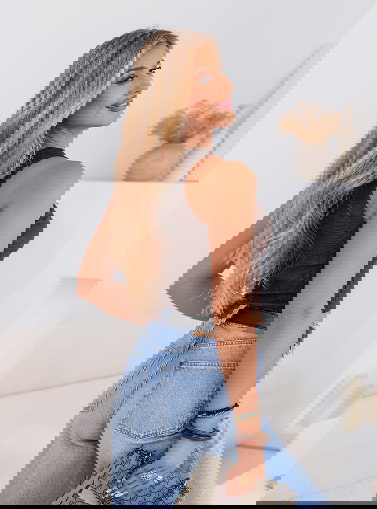 Czekoladowy prążkowany top na...