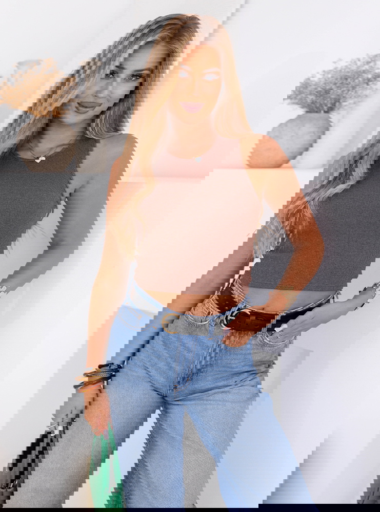 Prążkowany top na ramiączkach...