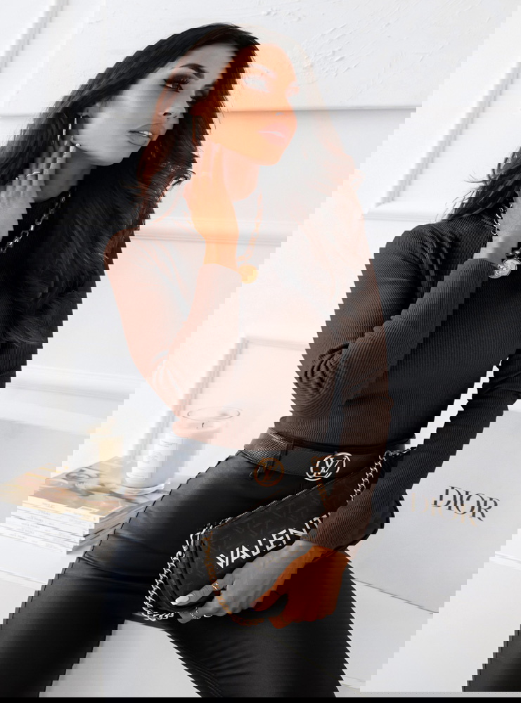 Czekoladowa prążkowana bluzka z...