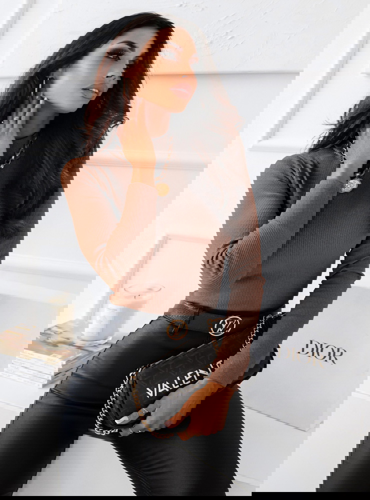 Prążkowana bluzka z półgolfem...