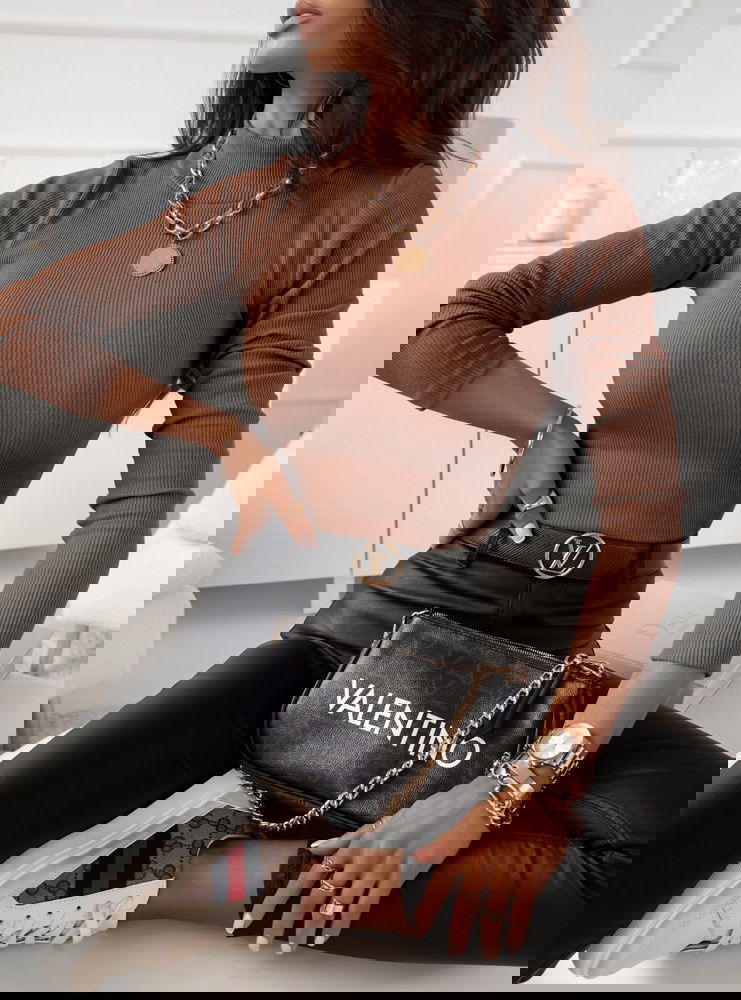 Prążkowana bluzka z półgolfem...