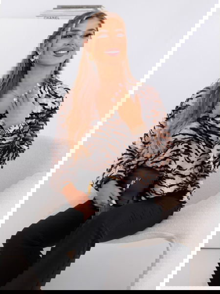 Wzorzysta koszula zapinana...