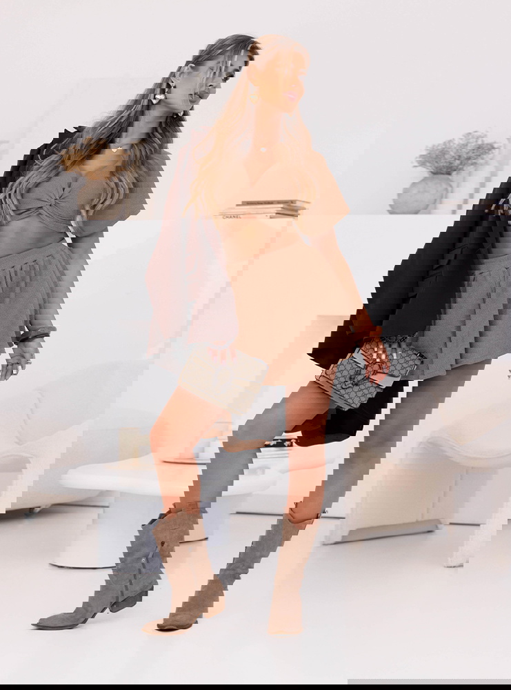 Beżowy komplet prążkowany top i...