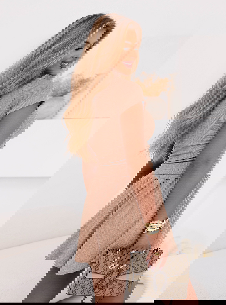 Beżowy komplet prążkowany bluzka i...