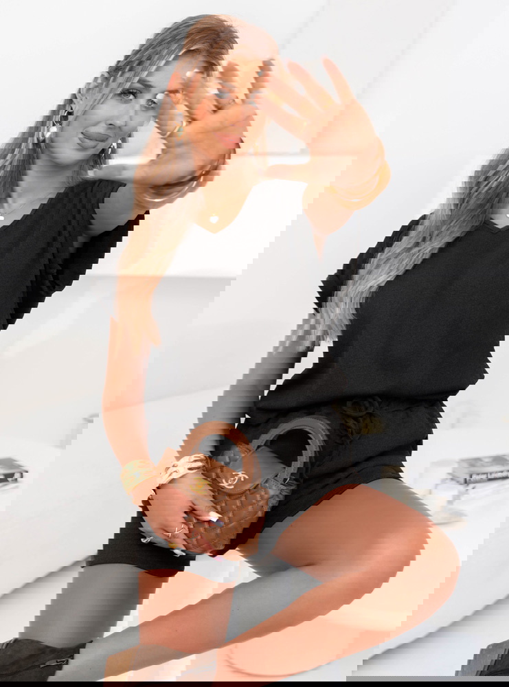 Czarny prążkowany komplet top i...