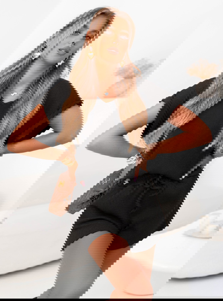 Czarny prążkowany komplet top i...