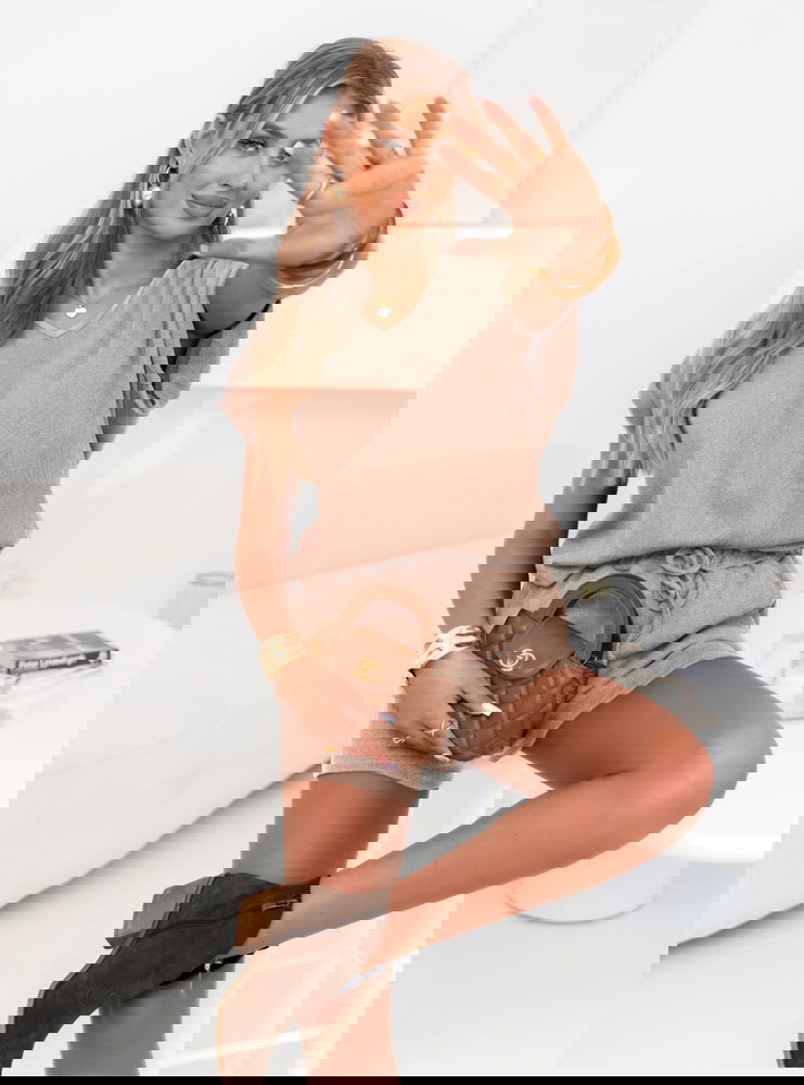 Beżowy prążkowany komplet top i...