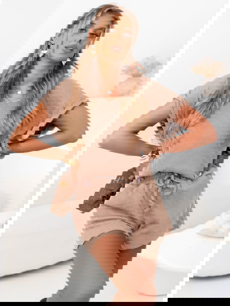 Beżowy prążkowany komplet...