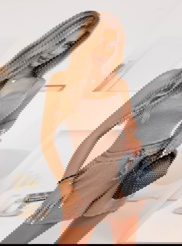 Beżowy prążkowany komplet bluzka na...