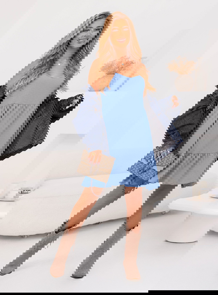 Błękitna rozkloszowana sukienka na...