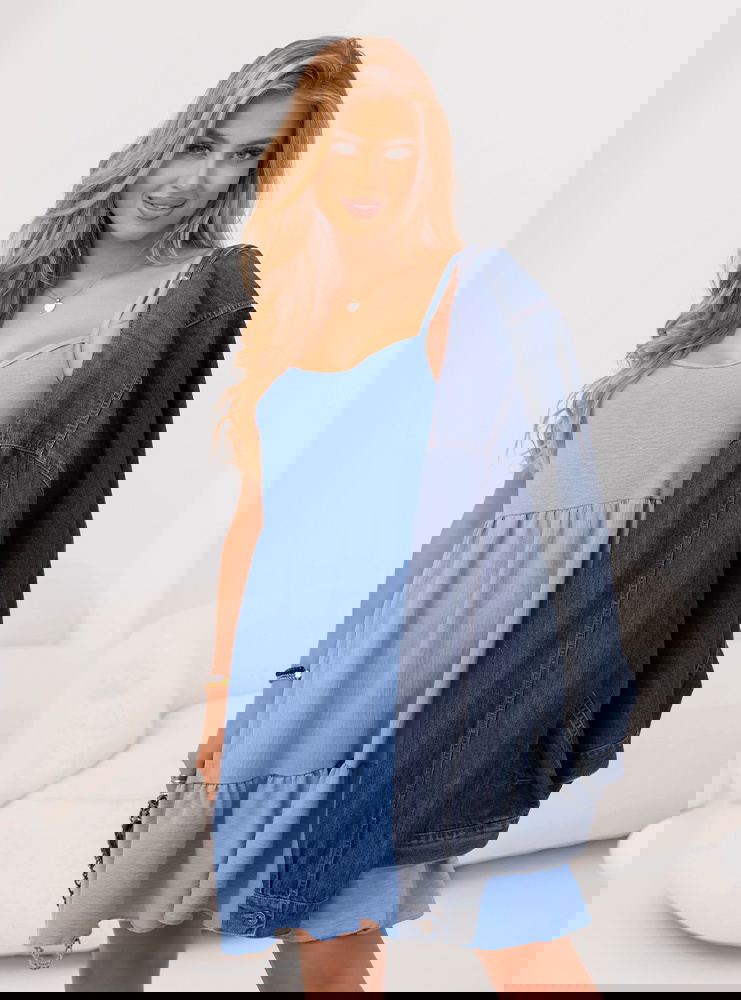 Błękitna rozkloszowana sukienka na...