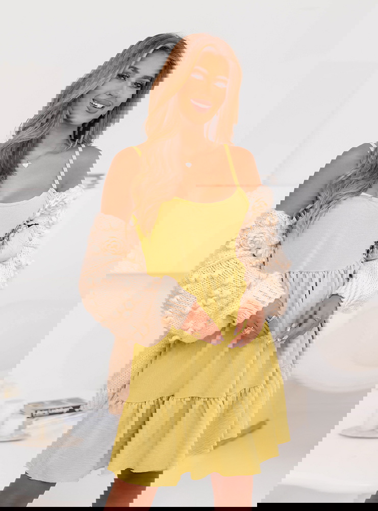 Rozkloszowana sukienka na ramiączkach...