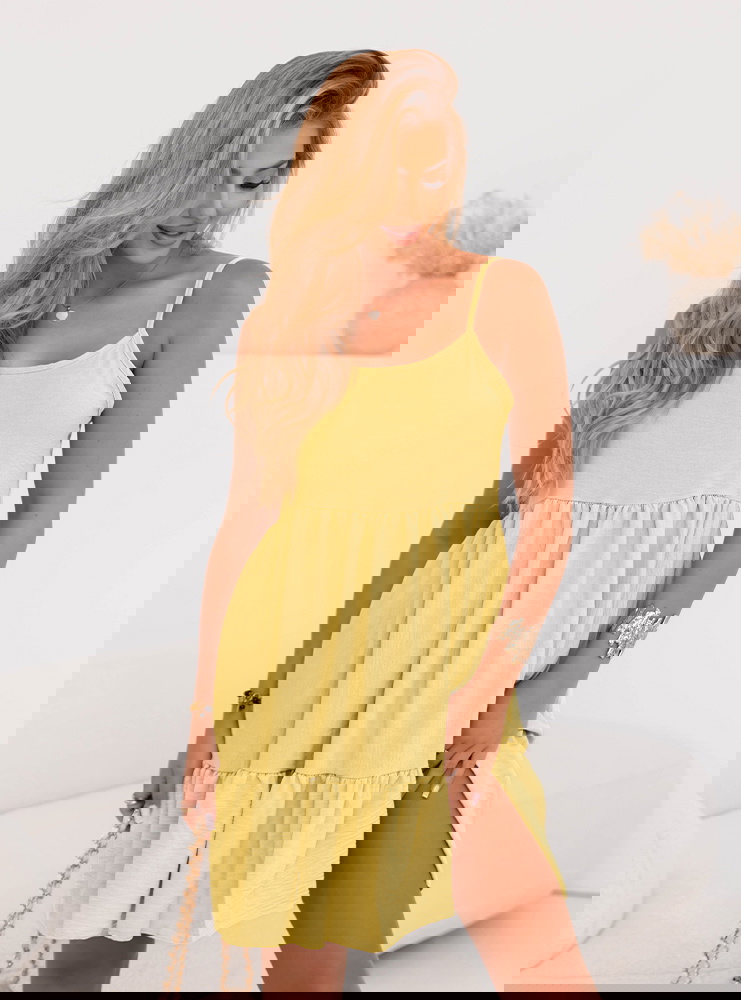 Rozkloszowana sukienka na ramiączkach...