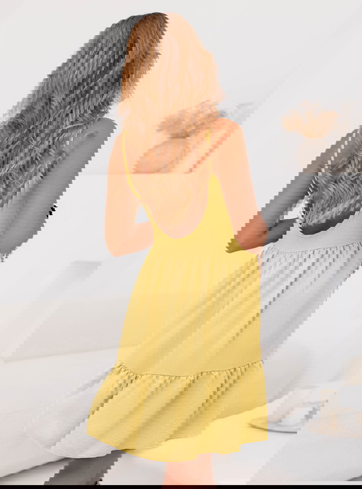 Rozkloszowana sukienka na ramiączkach...