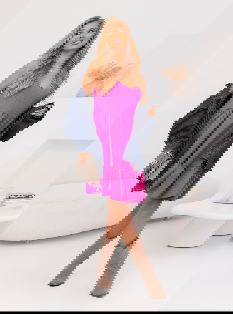 Rozkloszowana sukienka na ramiączkach...