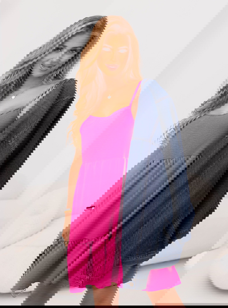 Rozkloszowana sukienka na ramiączkach...