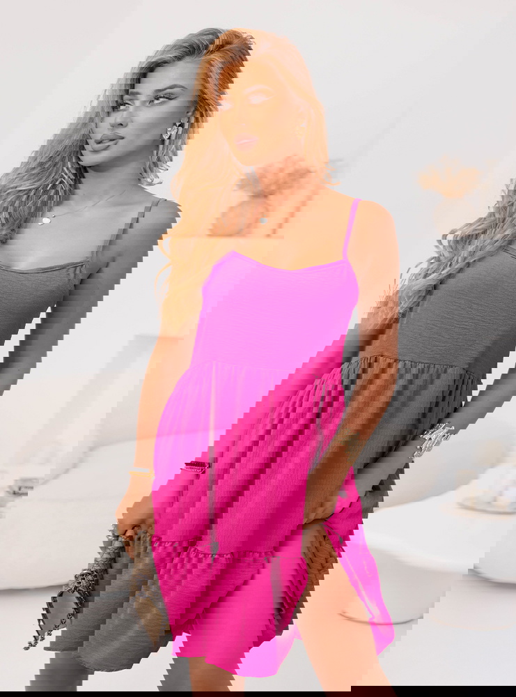 Rozkloszowana sukienka na ramiączkach...